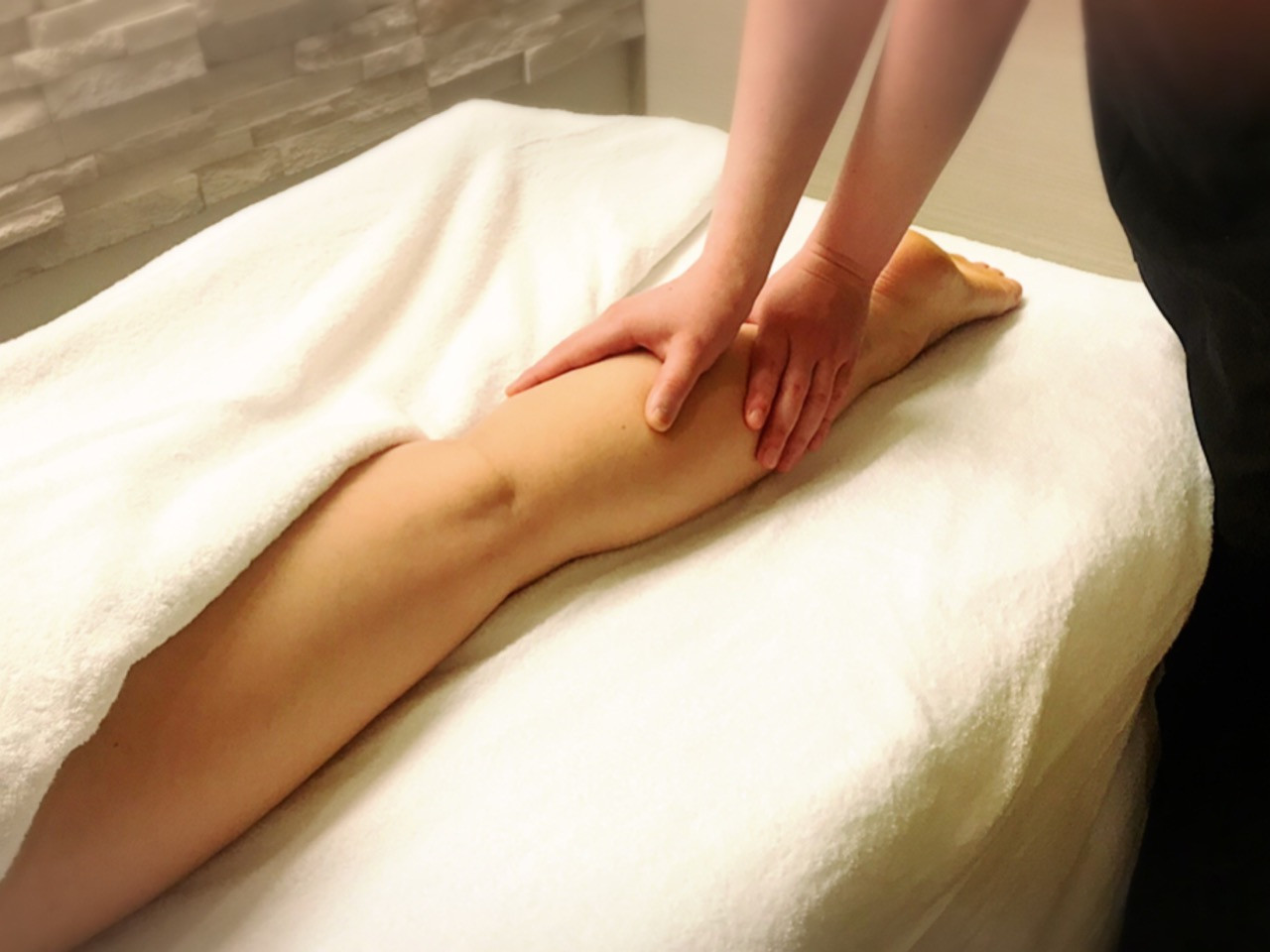 フットマッサージ（foot massage）